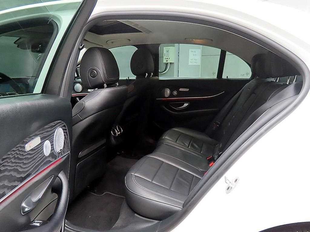 Mercedes Benz E class - Vista 6