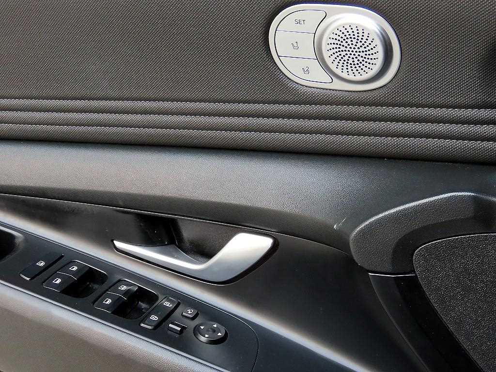 HYUNDAI Avante - Vista 11