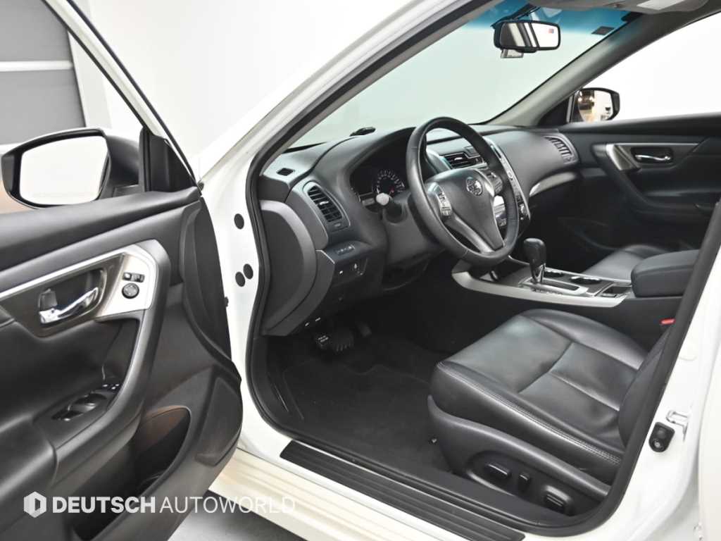Nissan Altima - Vista 11