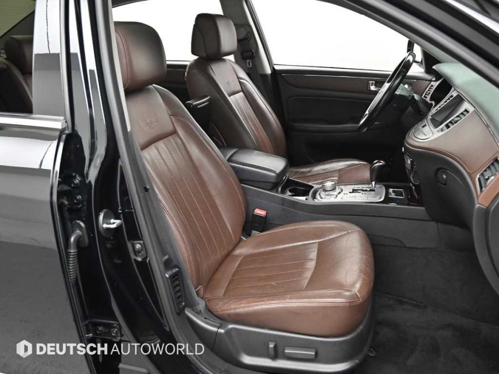 HYUNDAI Genesis - Vista 10