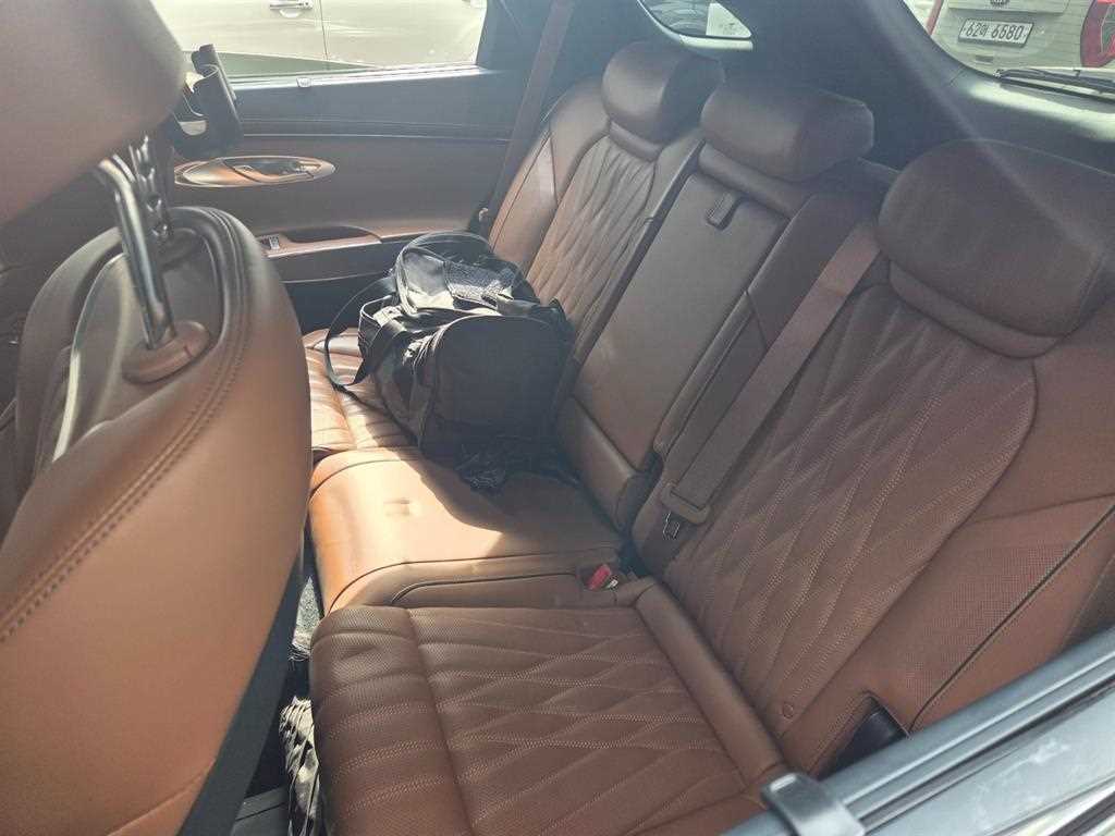 Genesis GV70 - Vista 7