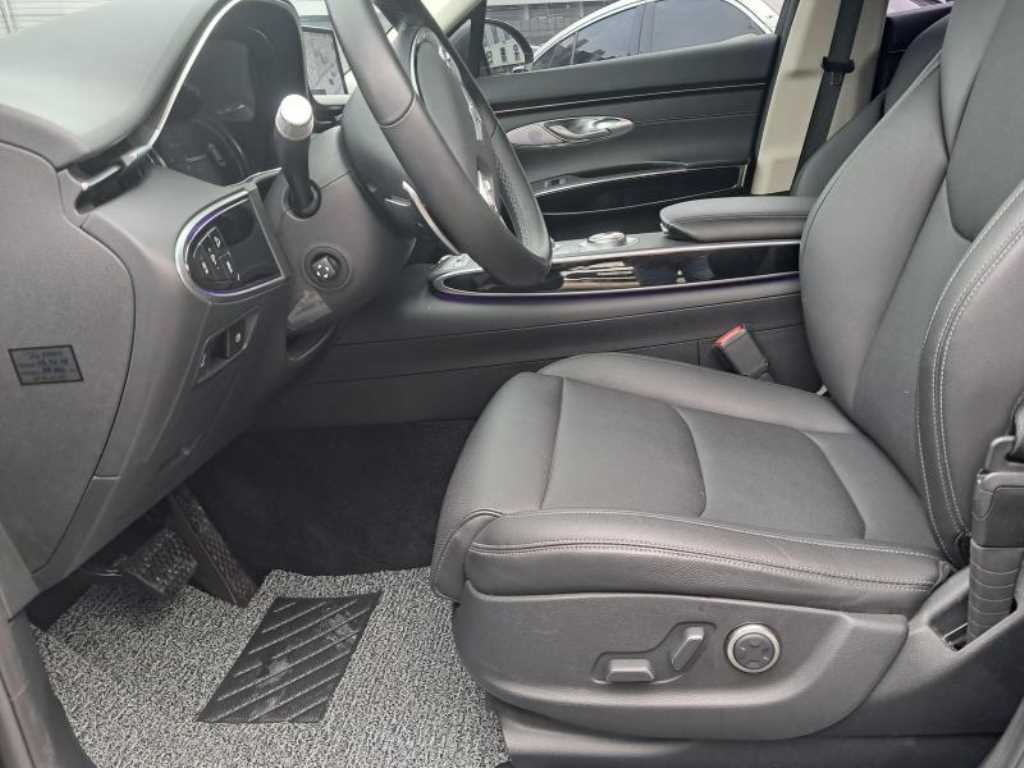 Genesis GV70 - Vista 6