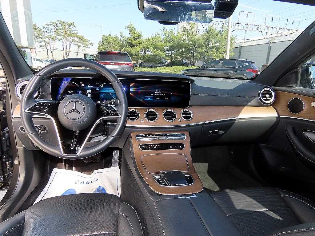 Mercedes Benz E class - Vista 7