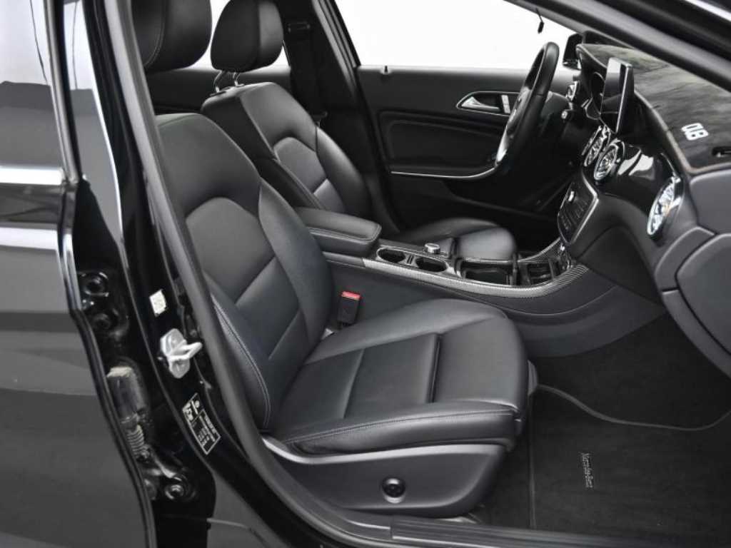 Mercedes Benz GLA Class - Vista 10