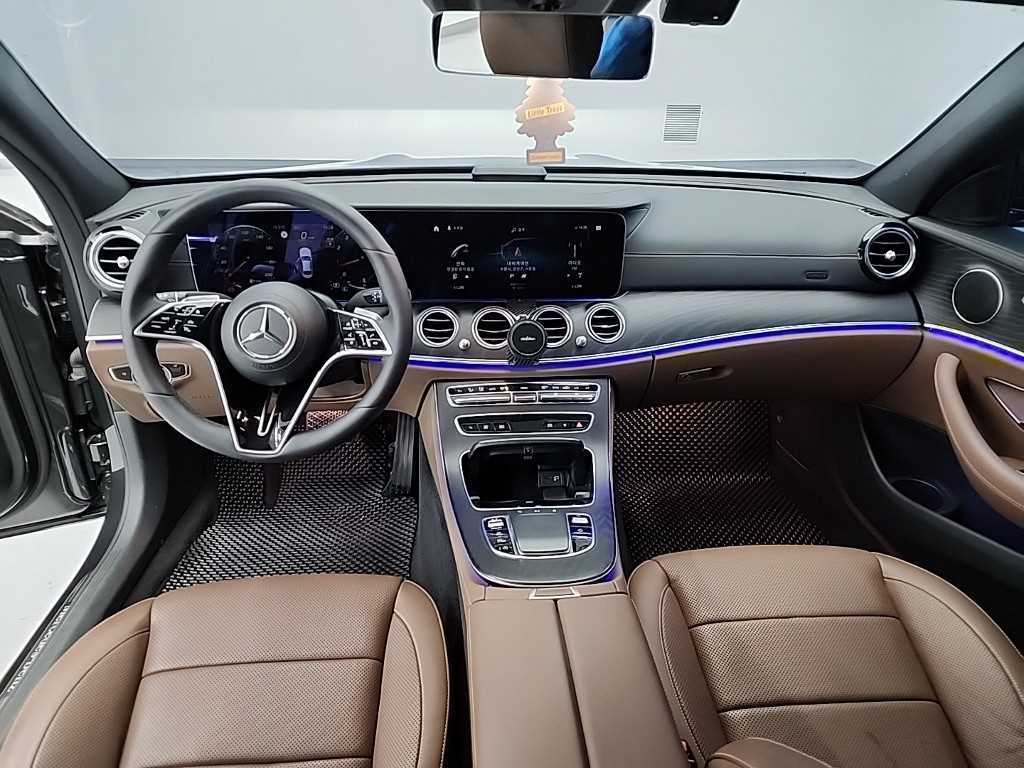 Mercedes Benz E class - Vista 8