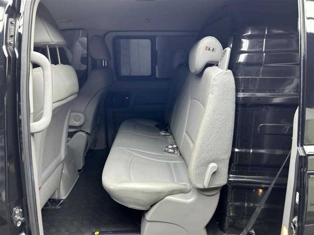 HYUNDAI Starex - Vista 7