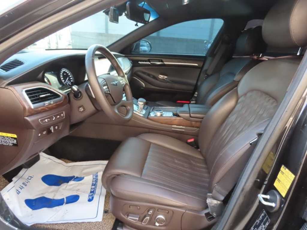 Genesis G90 - Vista 5