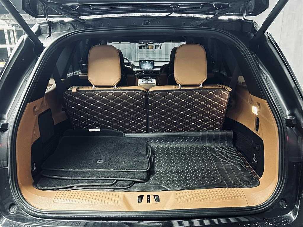 Lincoln Aviator - Vista 5