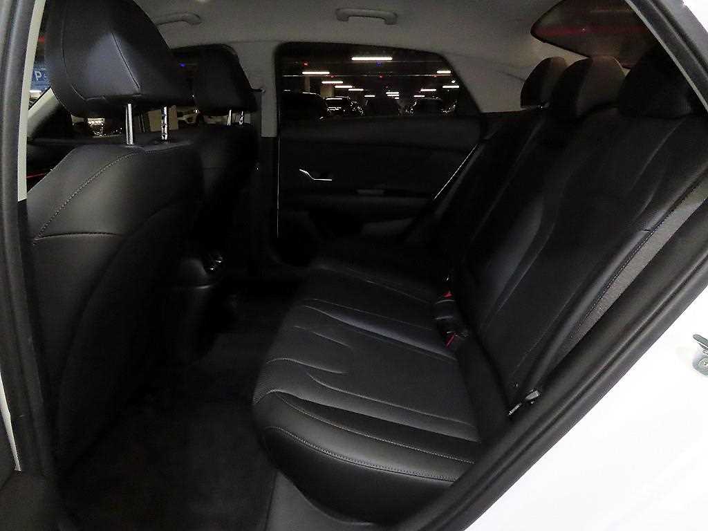 HYUNDAI Avante - Vista 7