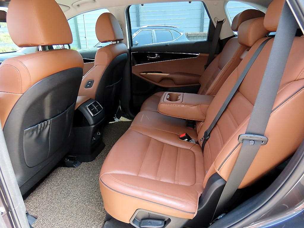 KIA Sorento - Vista 6