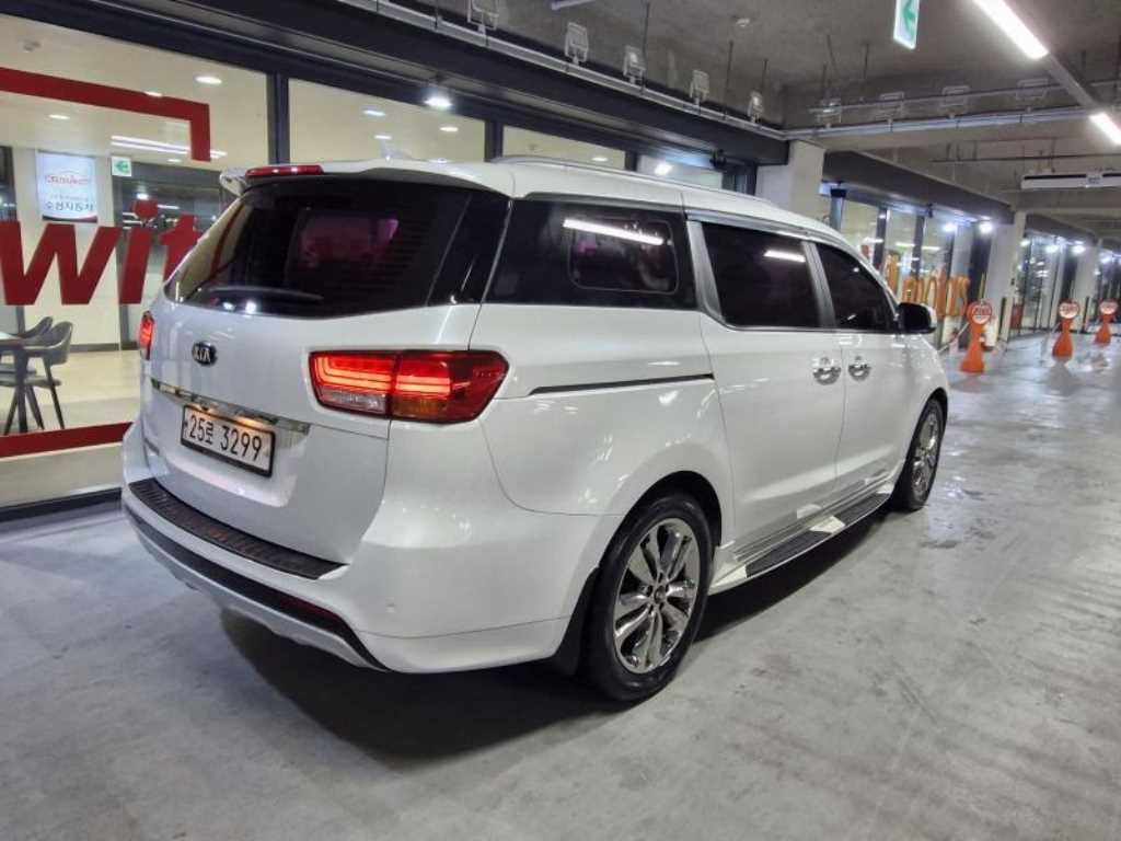 KIA Carnival - Vista 4