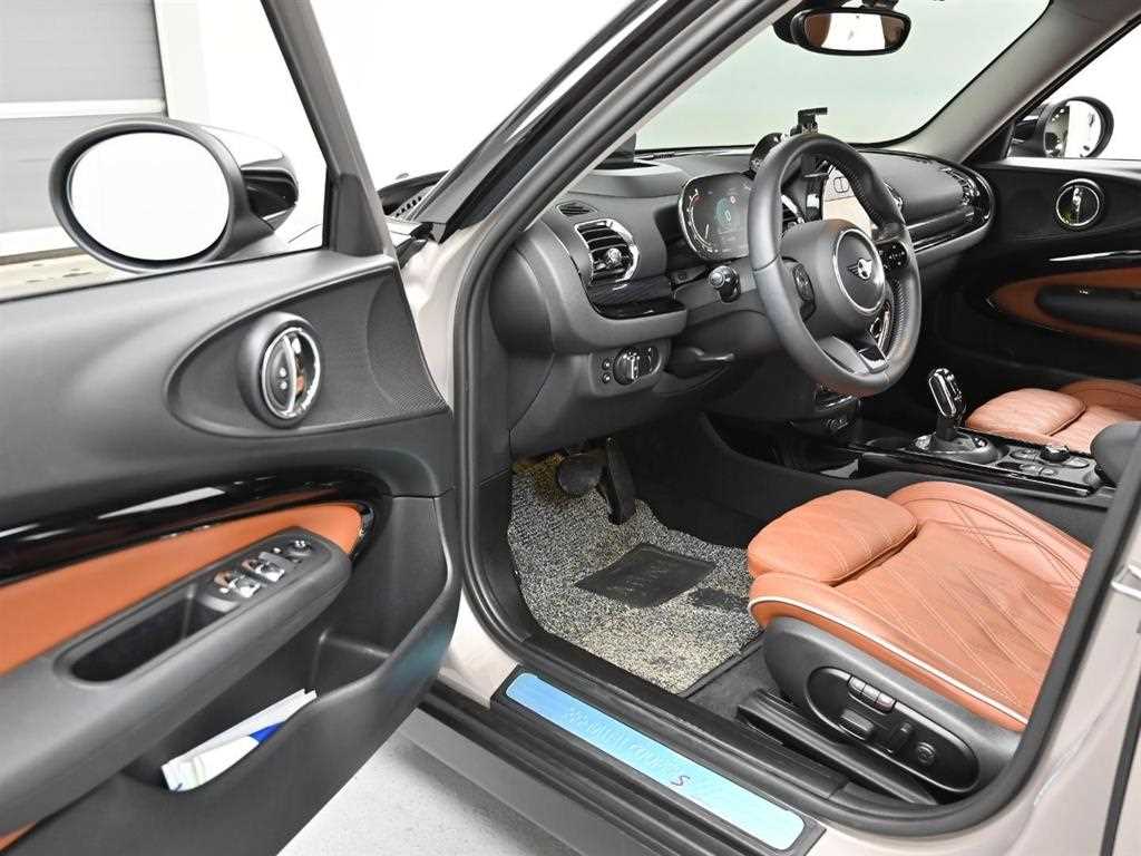 Mini Clubman - Vista 11