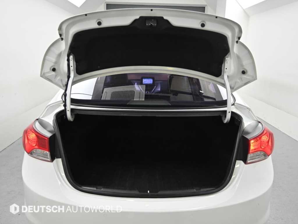 HYUNDAI Avante 2012 Blanco - Importación desde Corea - HF Imports Iquique - Foto 19