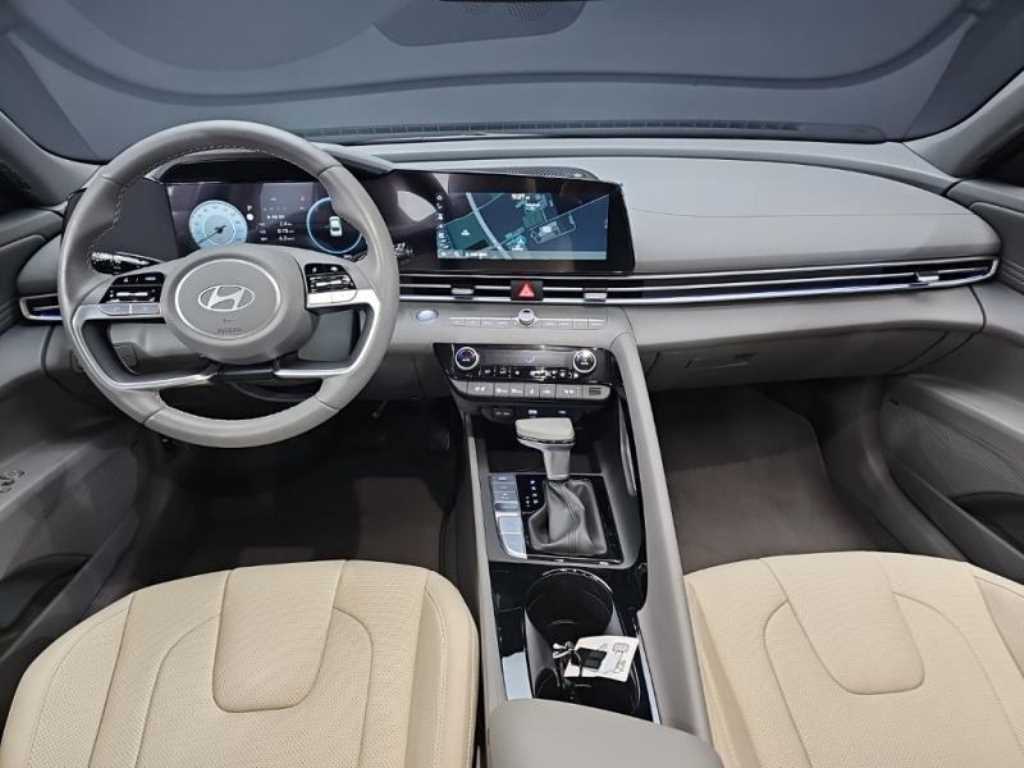 HYUNDAI Avante - Vista 5