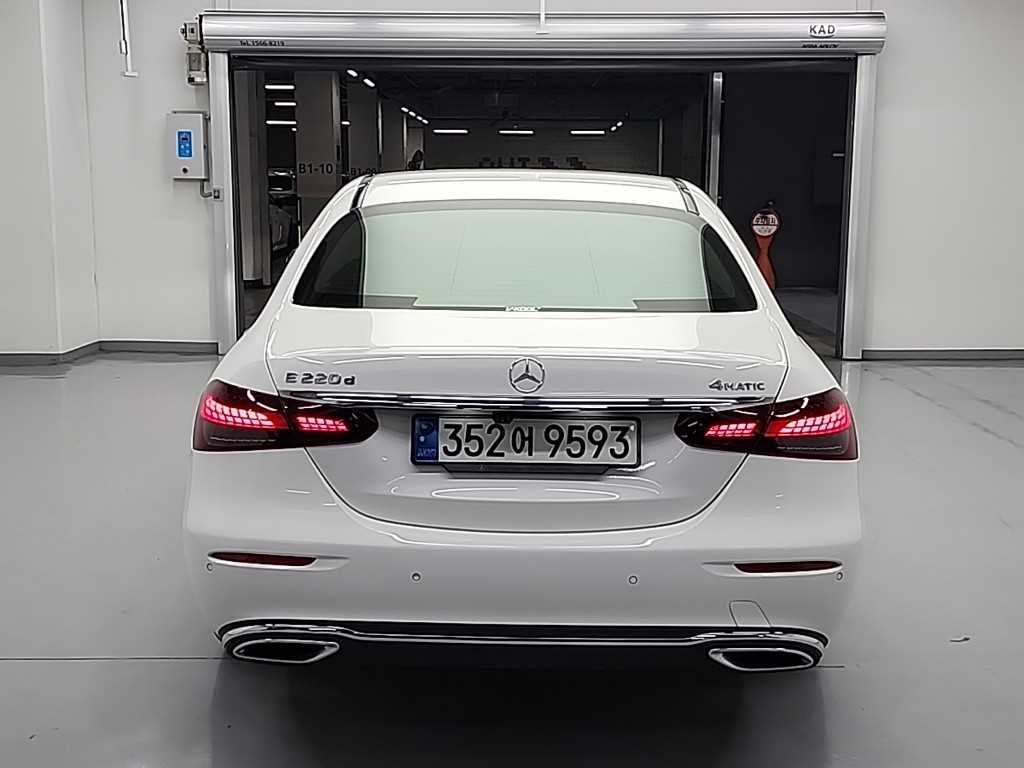 Mercedes Benz E class - Vista 4