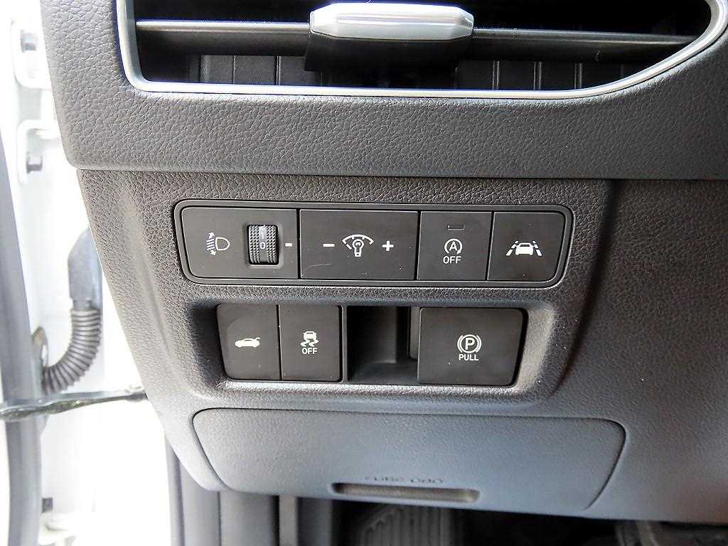 HYUNDAI Sonata - Vista 12