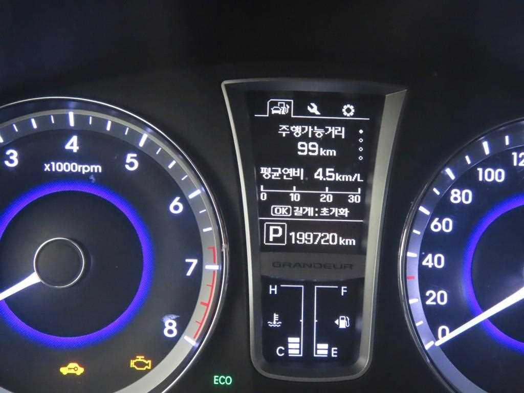 HYUNDAI Grandeur - Vista 8