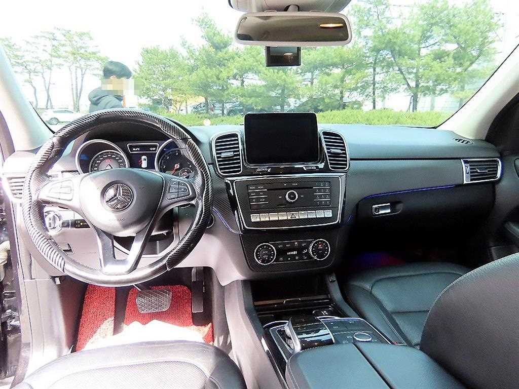 Mercedes Benz GLE Class - Vista 7