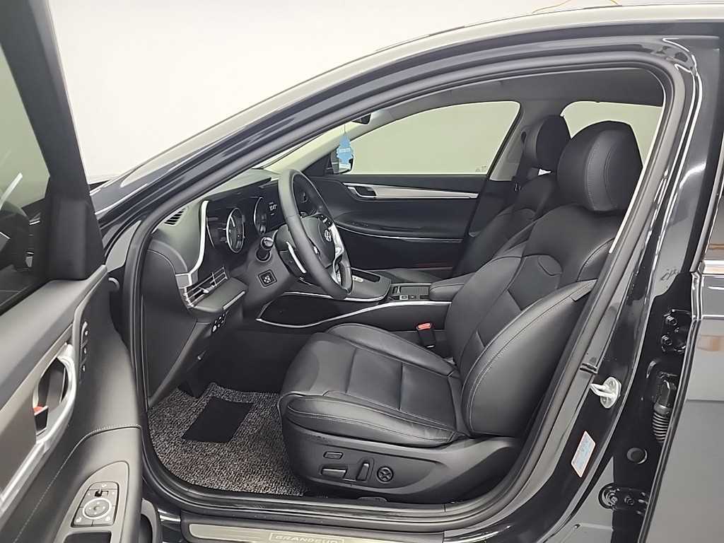 HYUNDAI Grandeur - Vista 11