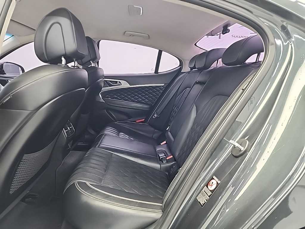 Genesis G70 - Vista 12