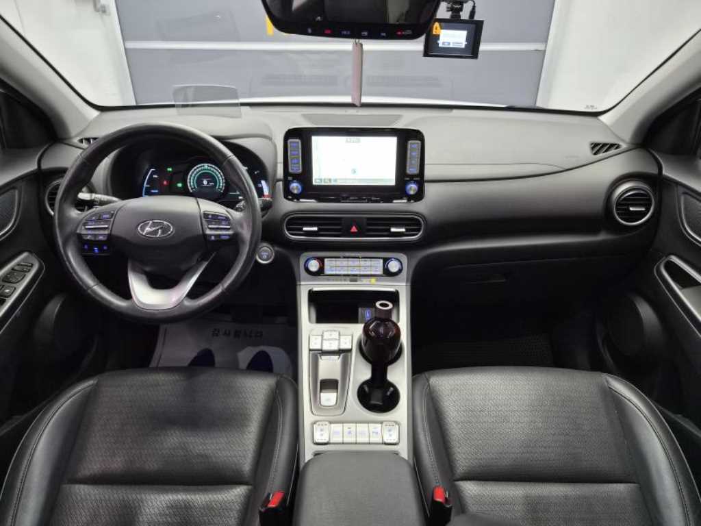 HYUNDAI Kona - Vista 7