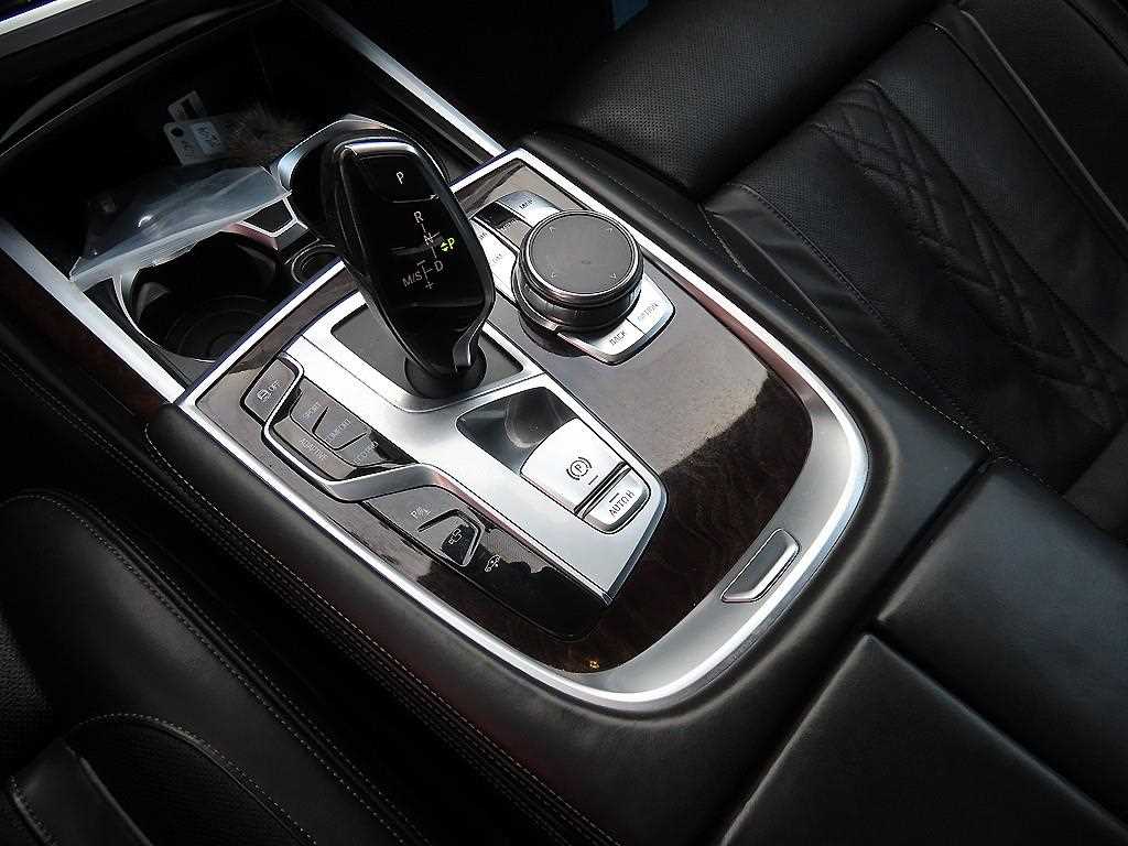 BMW 7 Series - Vista 11