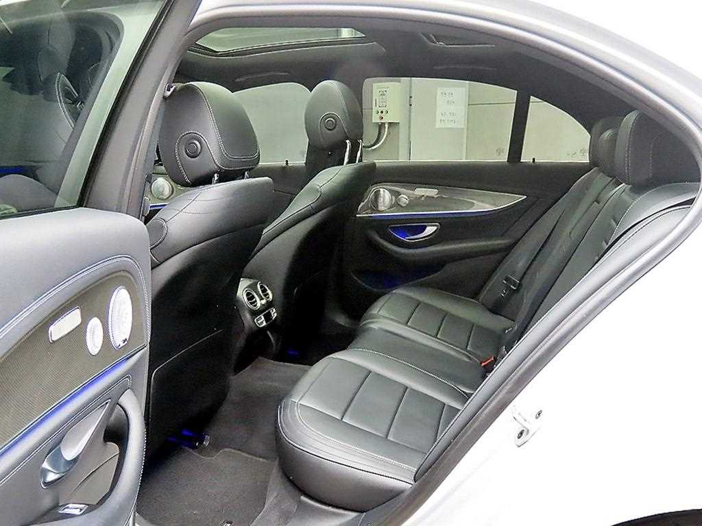 Mercedes Benz E class - Vista 6