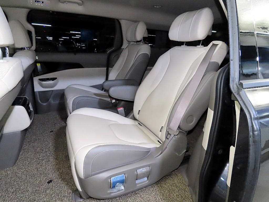 KIA Carnival - Vista 7