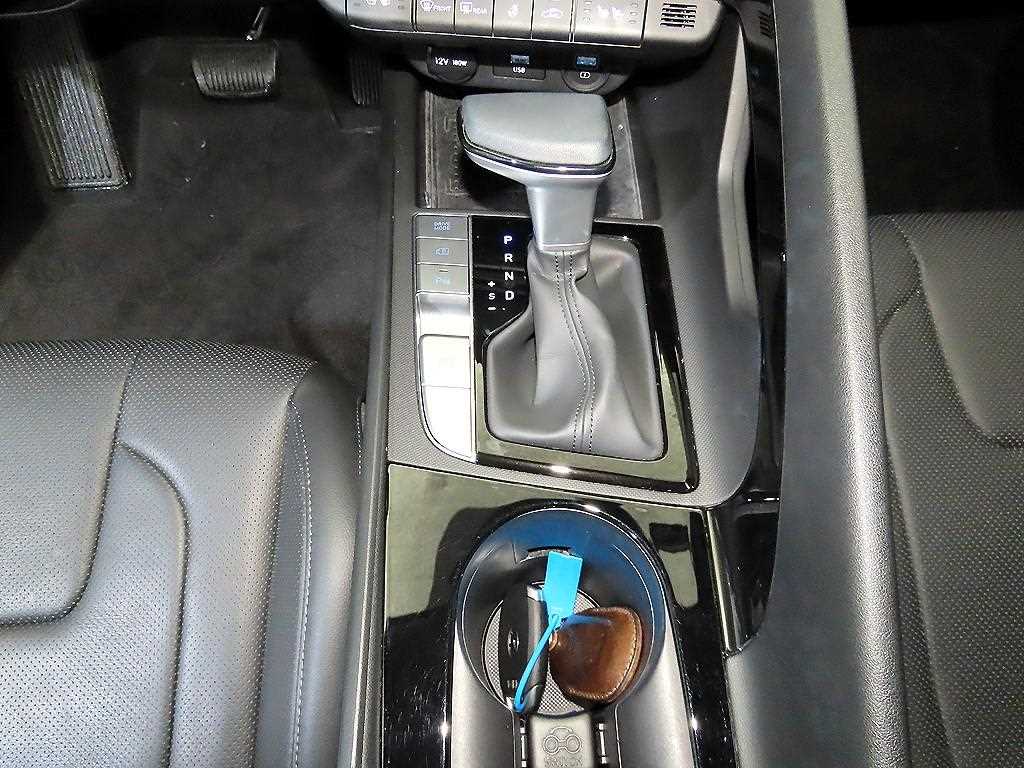 HYUNDAI Avante - Vista 12