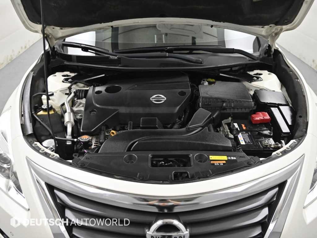 Nissan Altima - Vista 6