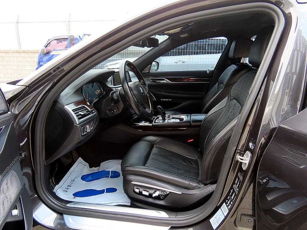 BMW 7 Series - Vista 5