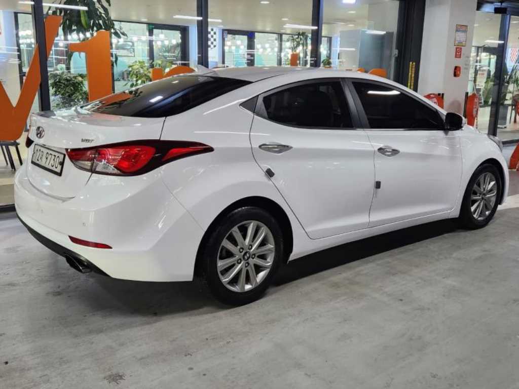 HYUNDAI Avante - Vista 4