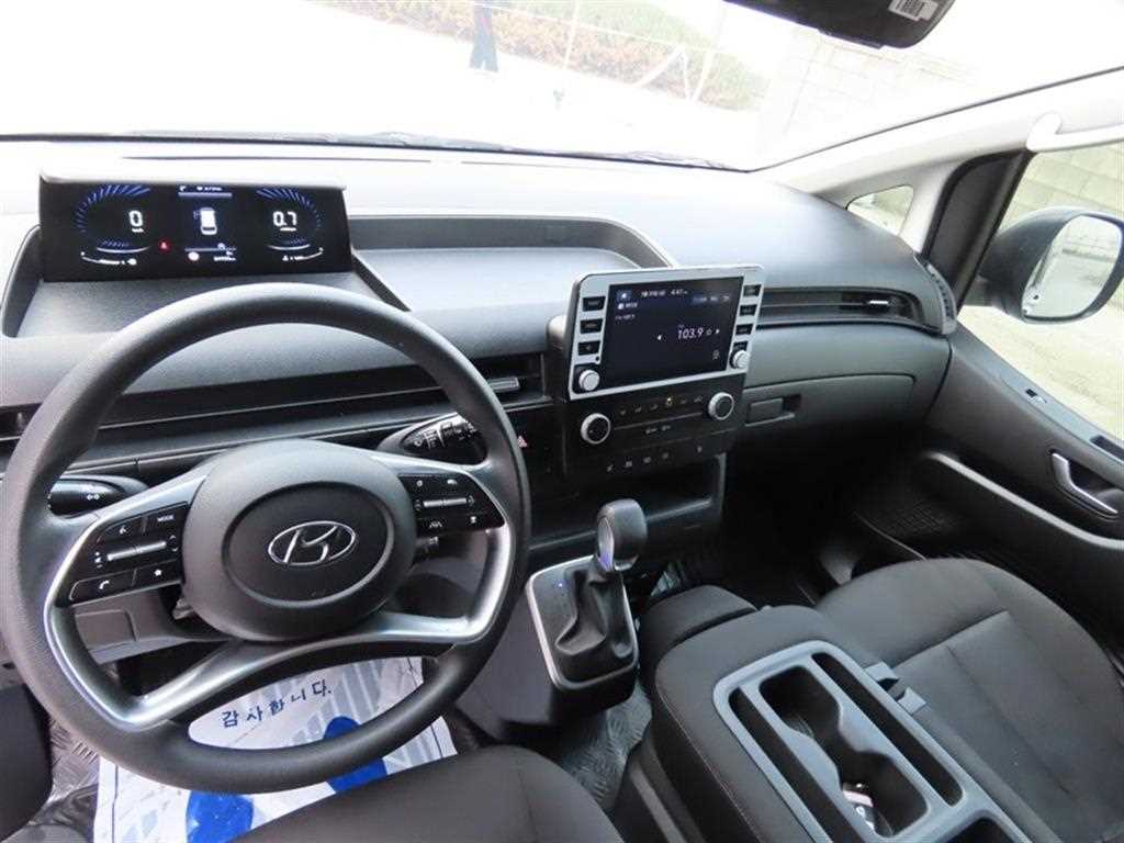 HYUNDAI Staria - Vista 9