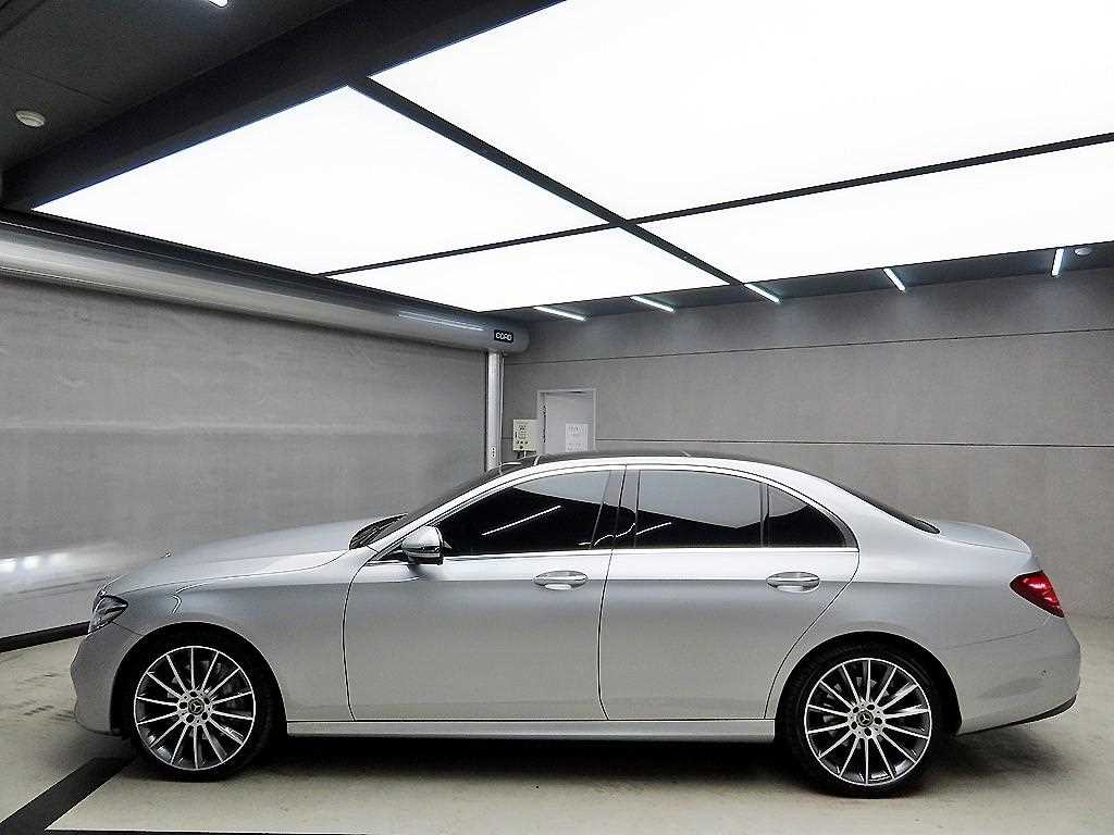 Mercedes Benz E class - Vista 4