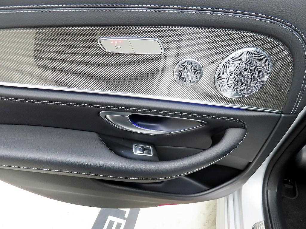 Mercedes Benz E class - Vista 12