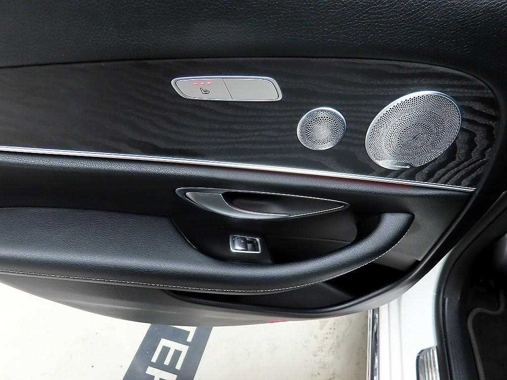 Mercedes Benz E class - Vista 12