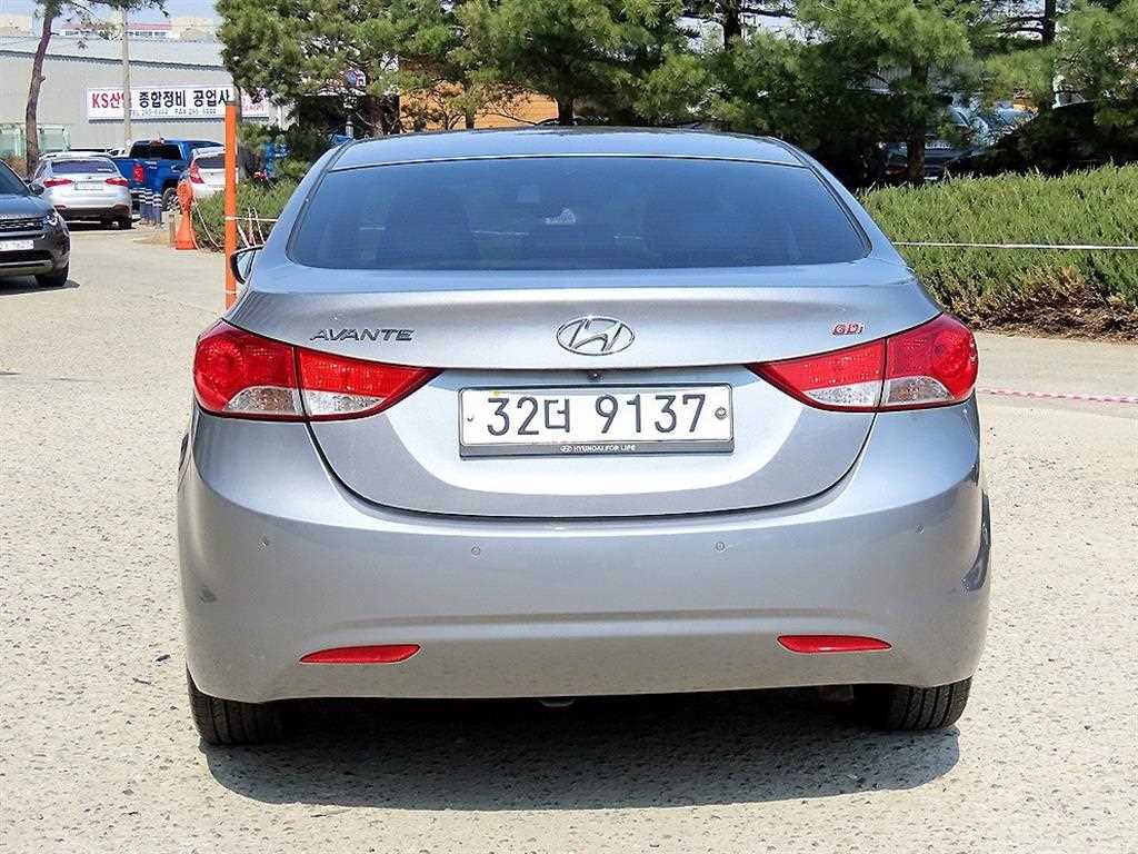 HYUNDAI Avante - Vista 4