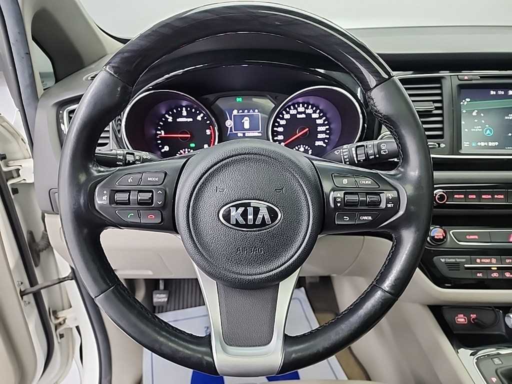 KIA Carnival - Vista 9