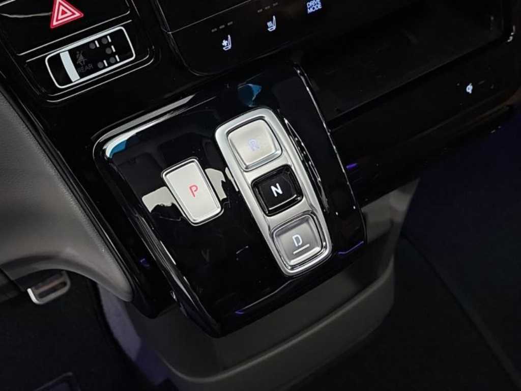 HYUNDAI Staria - Vista 11