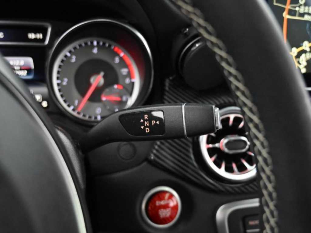 Mercedes Benz GLA Class - Vista 9