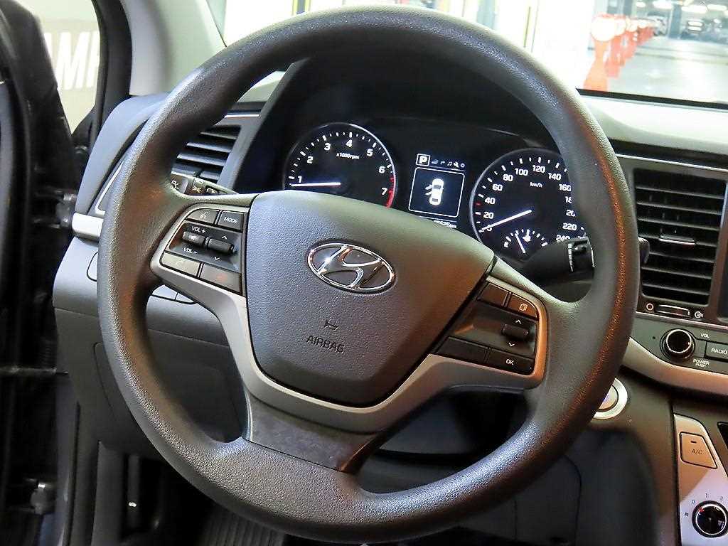 HYUNDAI Avante - Vista 8