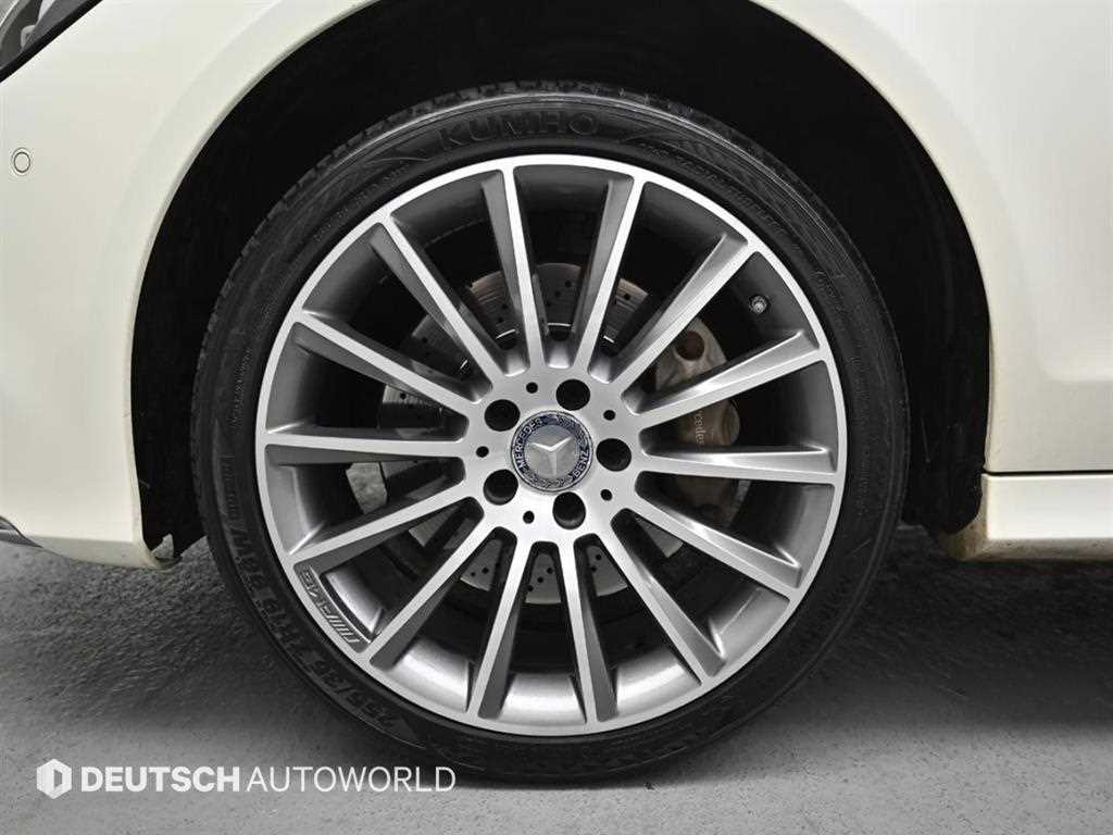 Mercedes Benz CLS Class - Vista 5