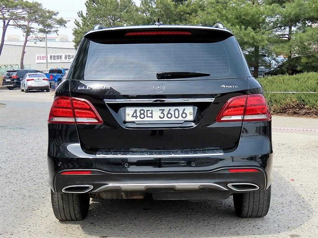 Mercedes Benz GLE Class - Vista 4