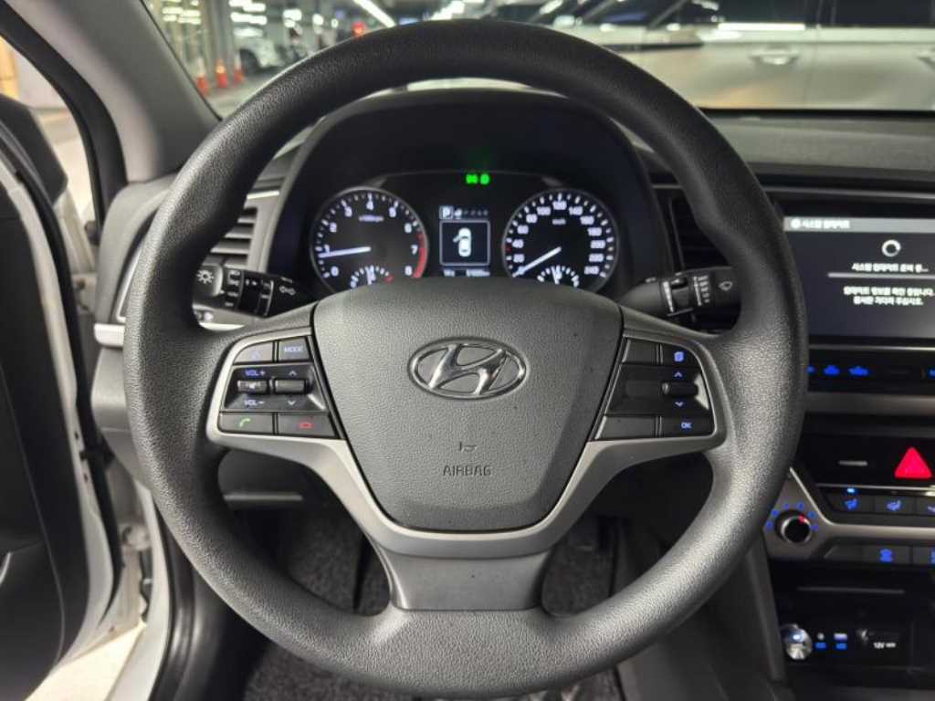 HYUNDAI Avante - Vista 12