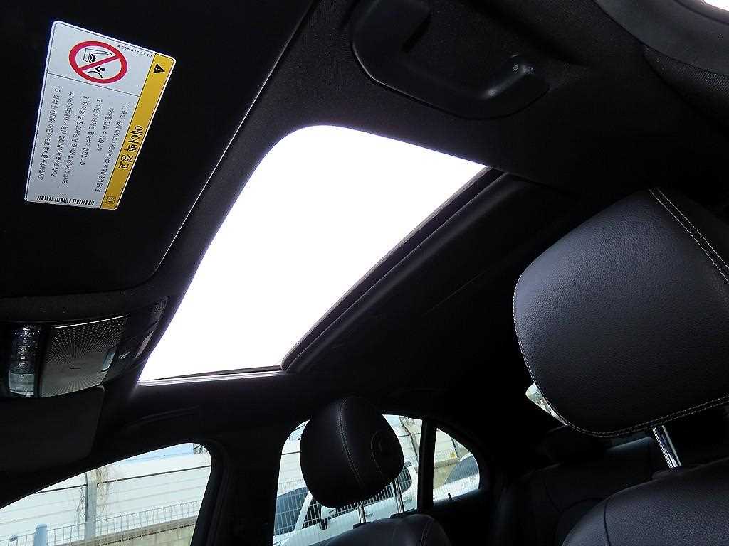 Mercedes Benz C Class 2017 Negro - Importación desde Corea - HF Imports Iquique - Foto 18