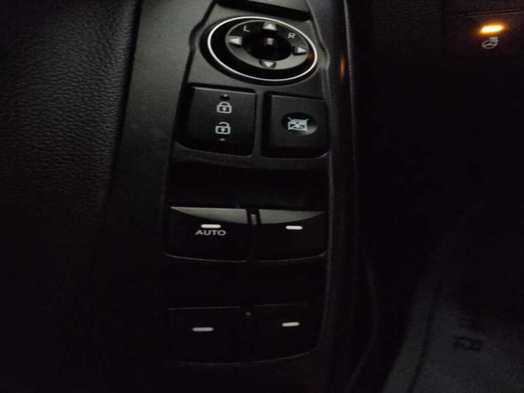 HYUNDAI Avante - Vista 12