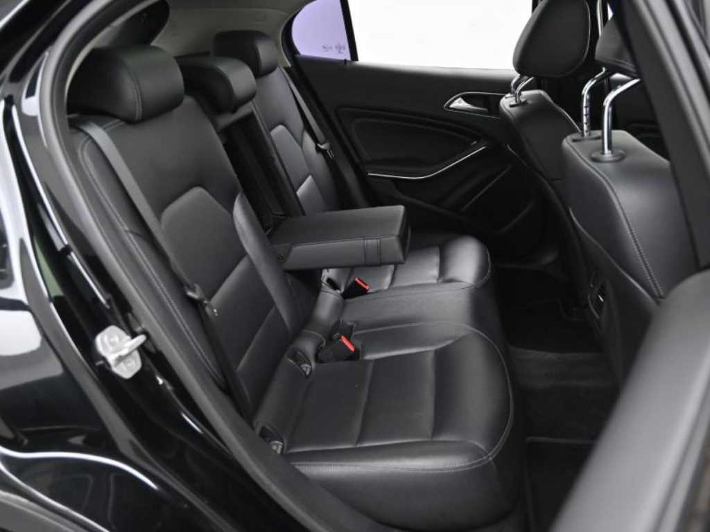 Mercedes Benz GLA Class - Vista 12