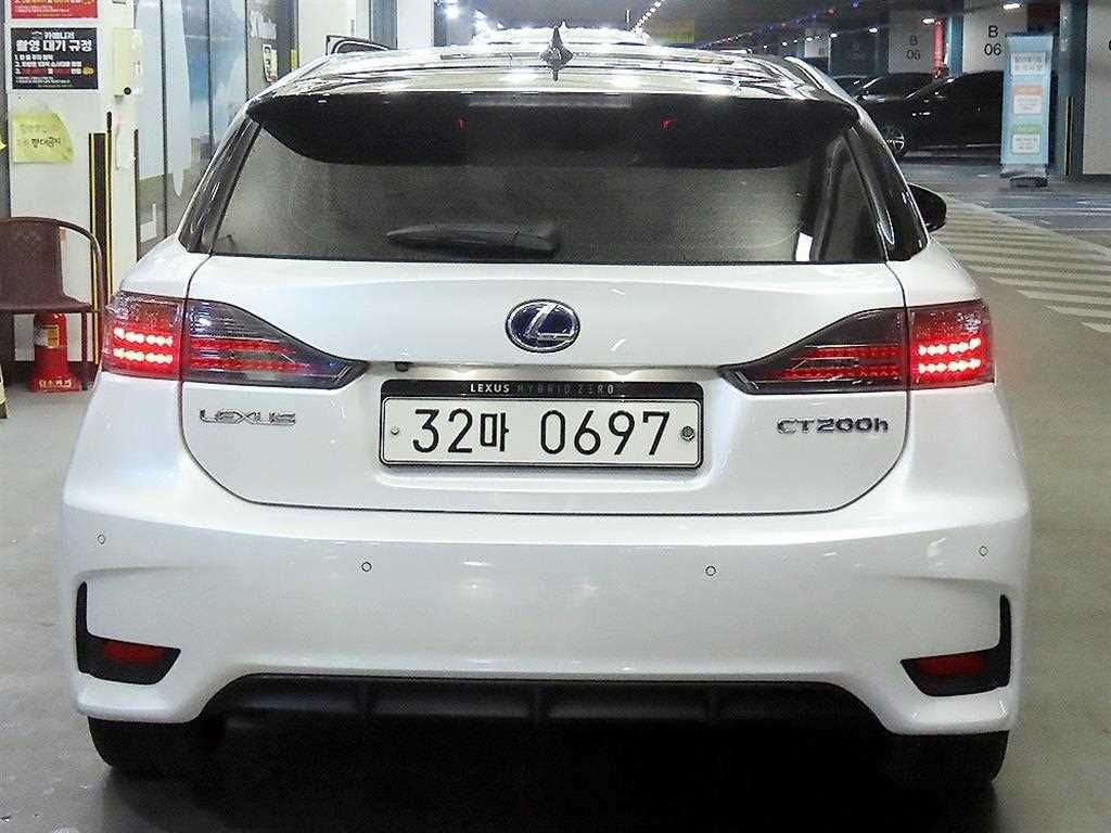 Lexus CT - Vista 5
