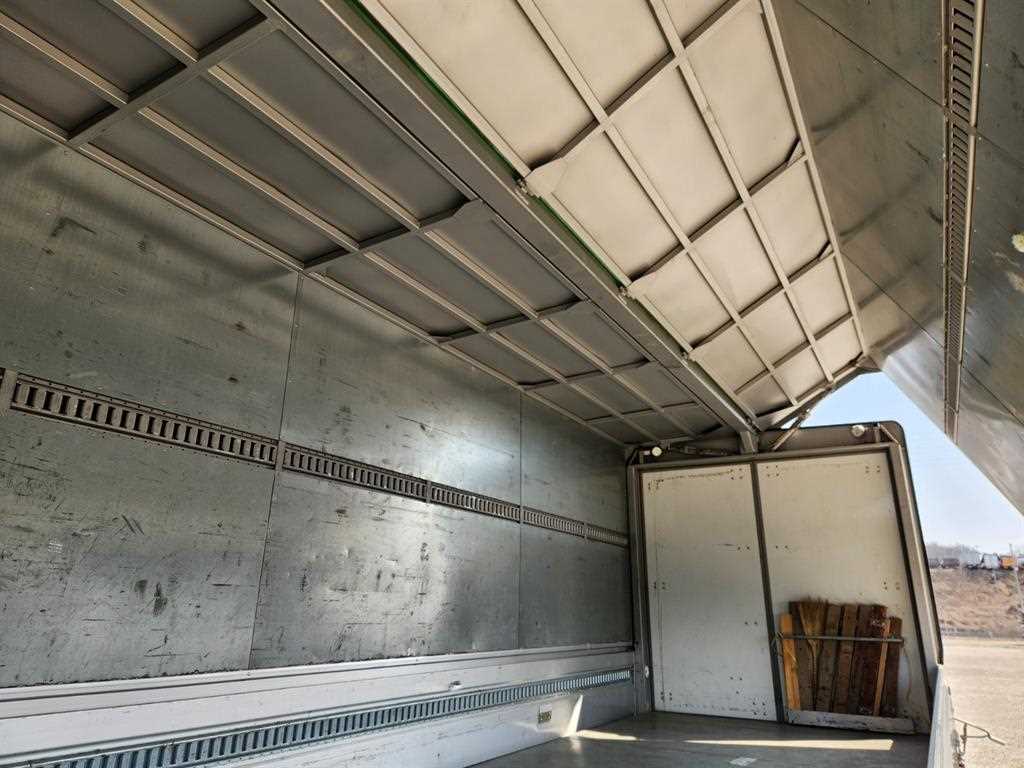 medium and large cargo truck - Vista 11