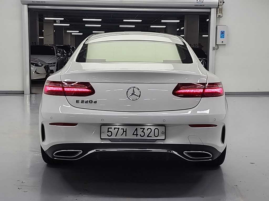 Mercedes Benz E class - Vista 4